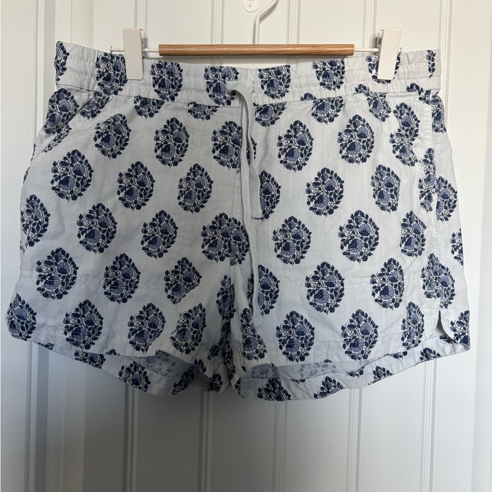 J Crew 💯 linen shorts.